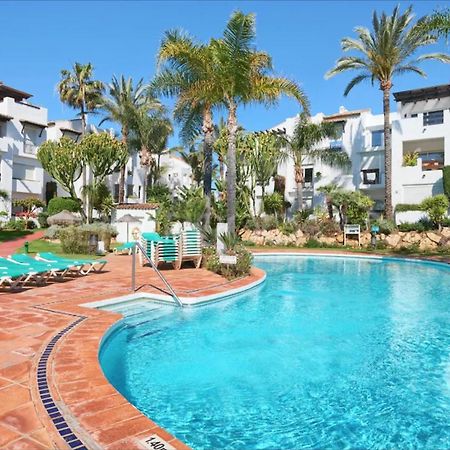 Exceptional Beachfront Complex With Pool In Costalita, Estepona Exterior foto